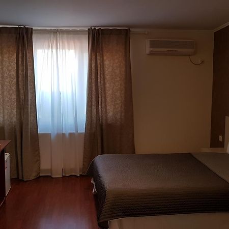 Hotel Mic Бухарест Экстерьер фото
