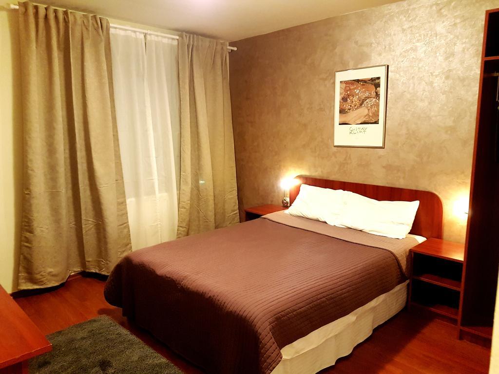 Hotel Mic Бухарест Экстерьер фото