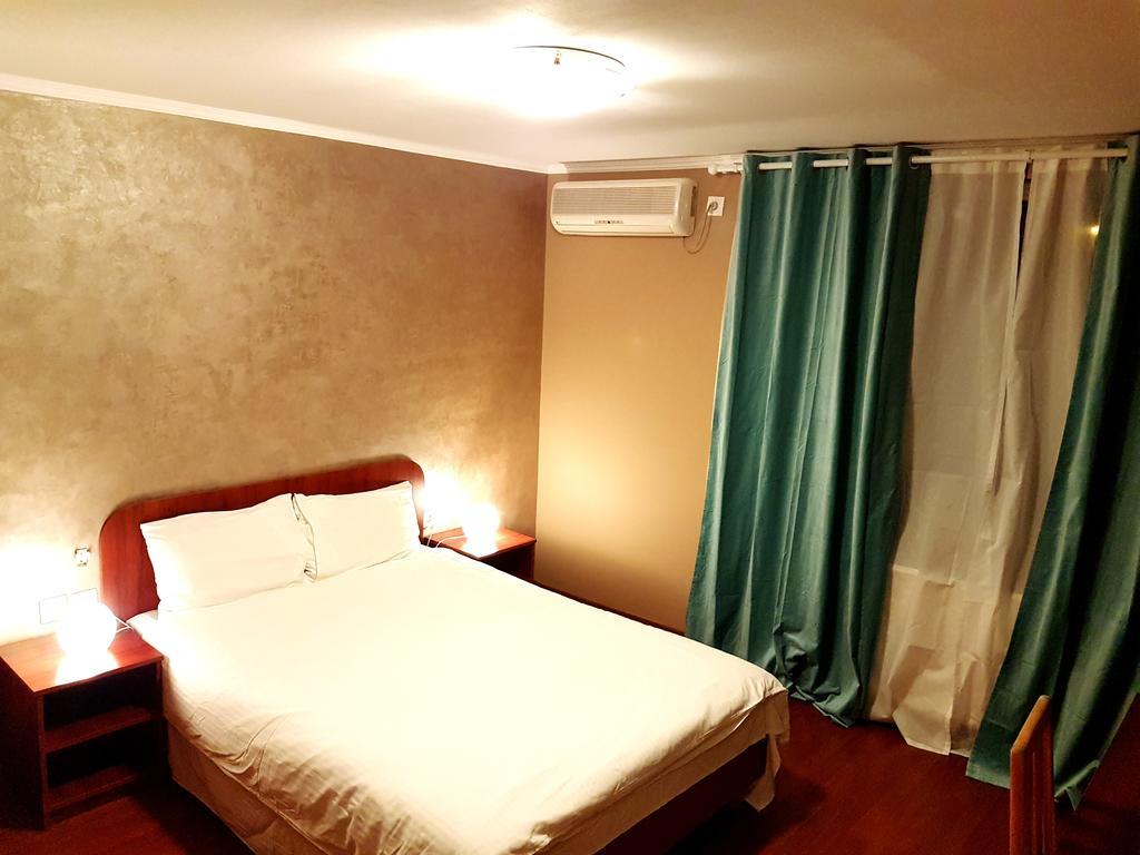 Hotel Mic Бухарест Экстерьер фото