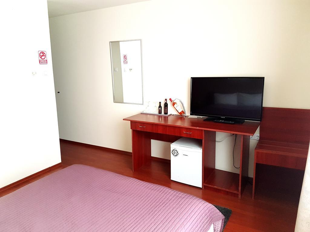 Hotel Mic Бухарест Экстерьер фото