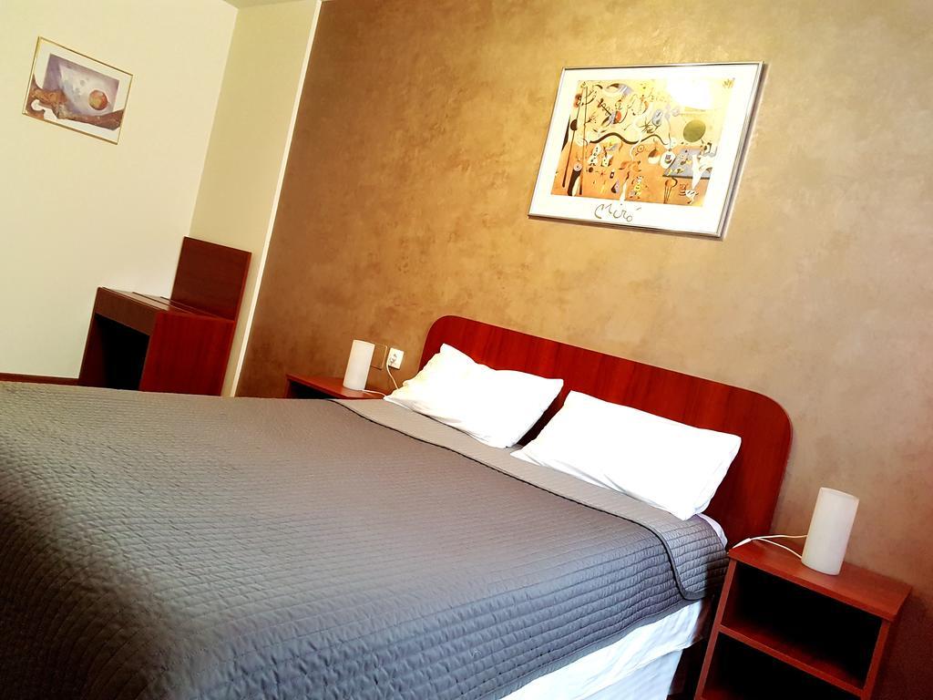 Hotel Mic Бухарест Экстерьер фото