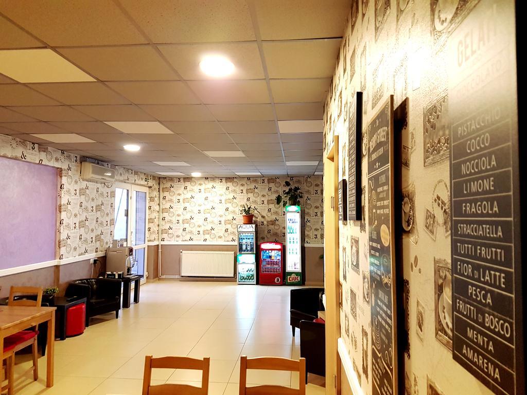 Hotel Mic Бухарест Экстерьер фото