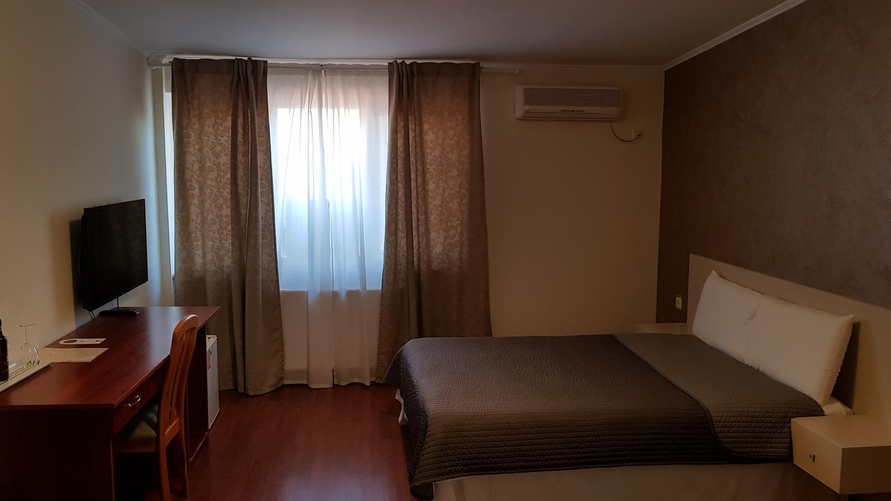 Hotel Mic Бухарест Экстерьер фото